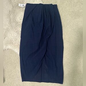 Aritzia Wilfred Pursuit Midi Layered Skirt in Classic
Navy